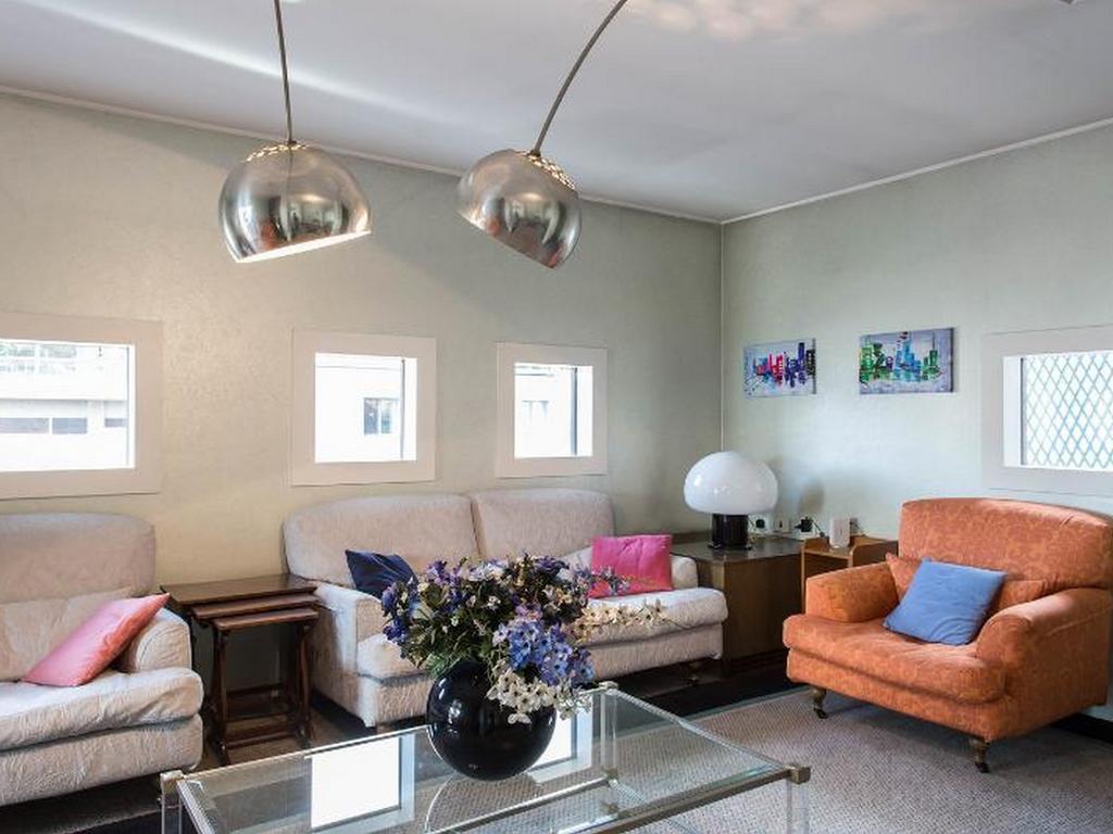 Roomy Apartment Duomo & San Babila Milan Luaran gambar
