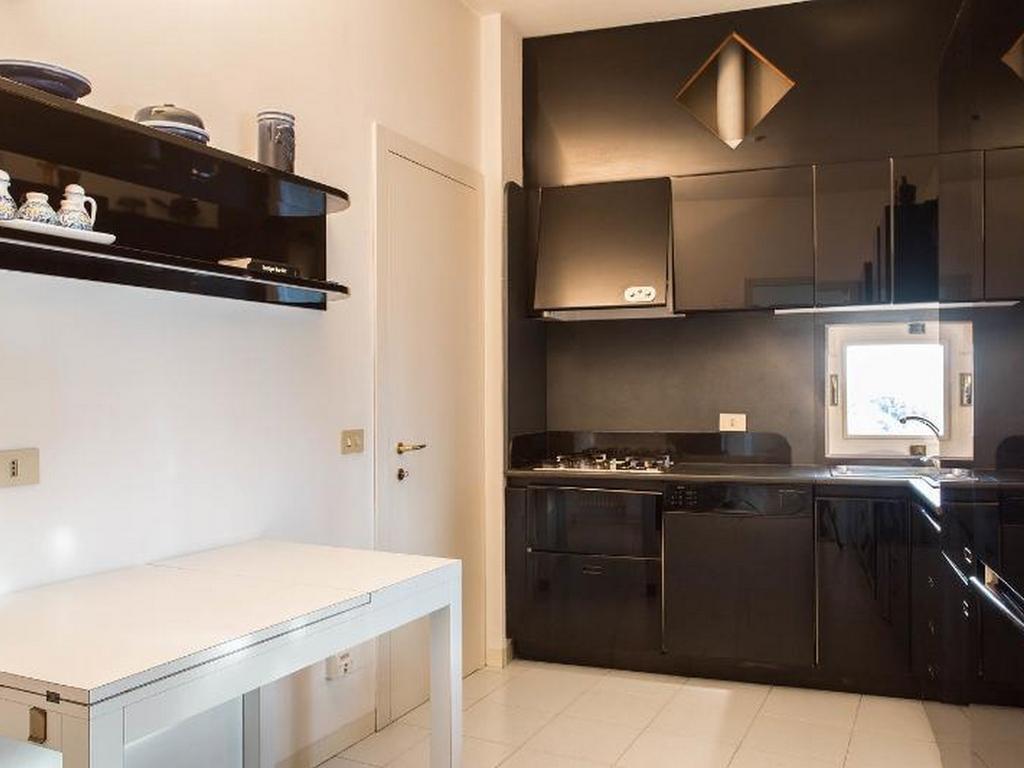 Roomy Apartment Duomo & San Babila Milan Luaran gambar