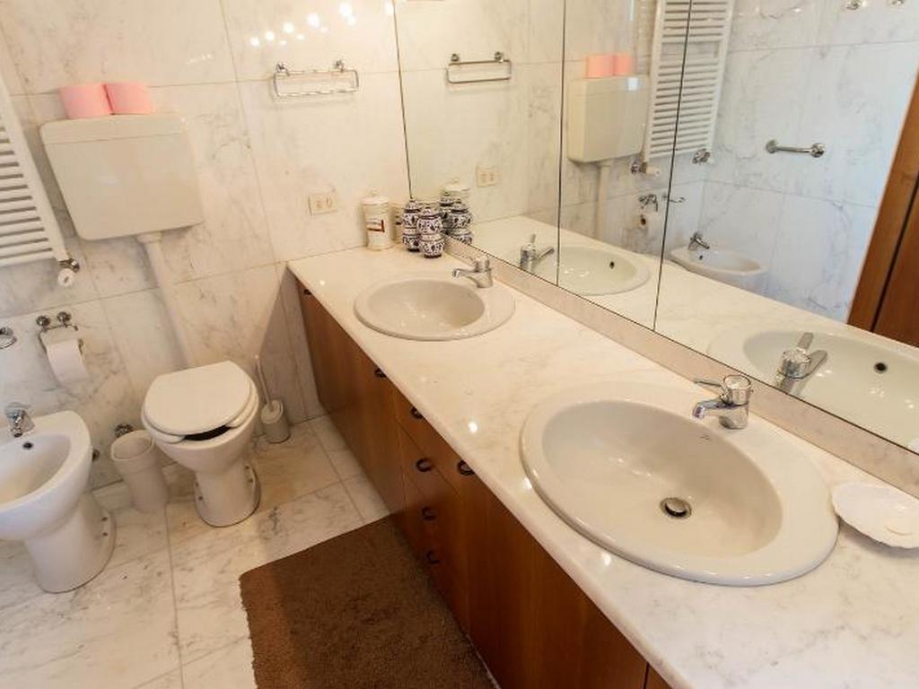 Roomy Apartment Duomo & San Babila Milan Luaran gambar
