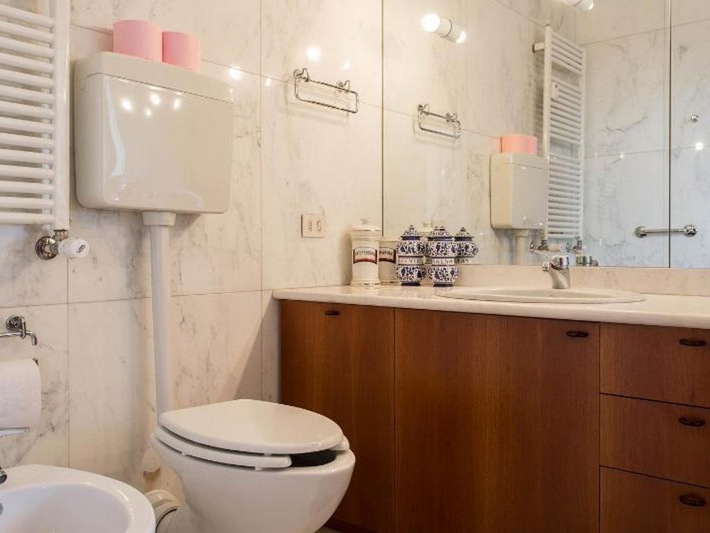 Roomy Apartment Duomo & San Babila Milan Luaran gambar