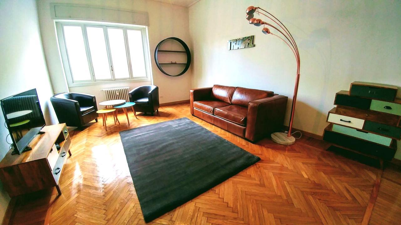 Roomy Apartment Duomo & San Babila Milan Luaran gambar