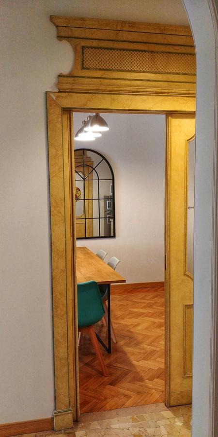 Roomy Apartment Duomo & San Babila Milan Luaran gambar