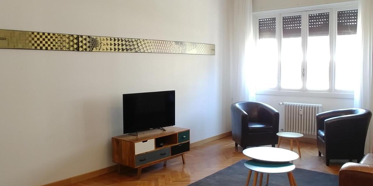 Roomy Apartment Duomo & San Babila Milan Luaran gambar