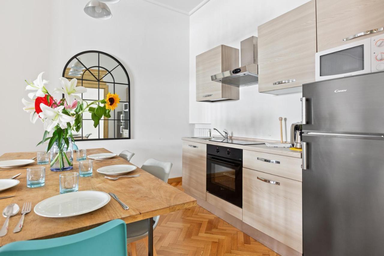 Roomy Apartment Duomo & San Babila Milan Luaran gambar