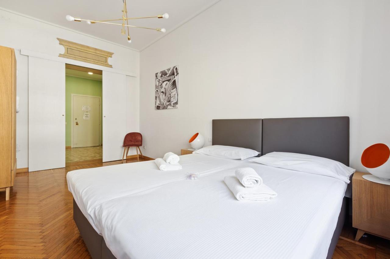 Roomy Apartment Duomo & San Babila Milan Luaran gambar