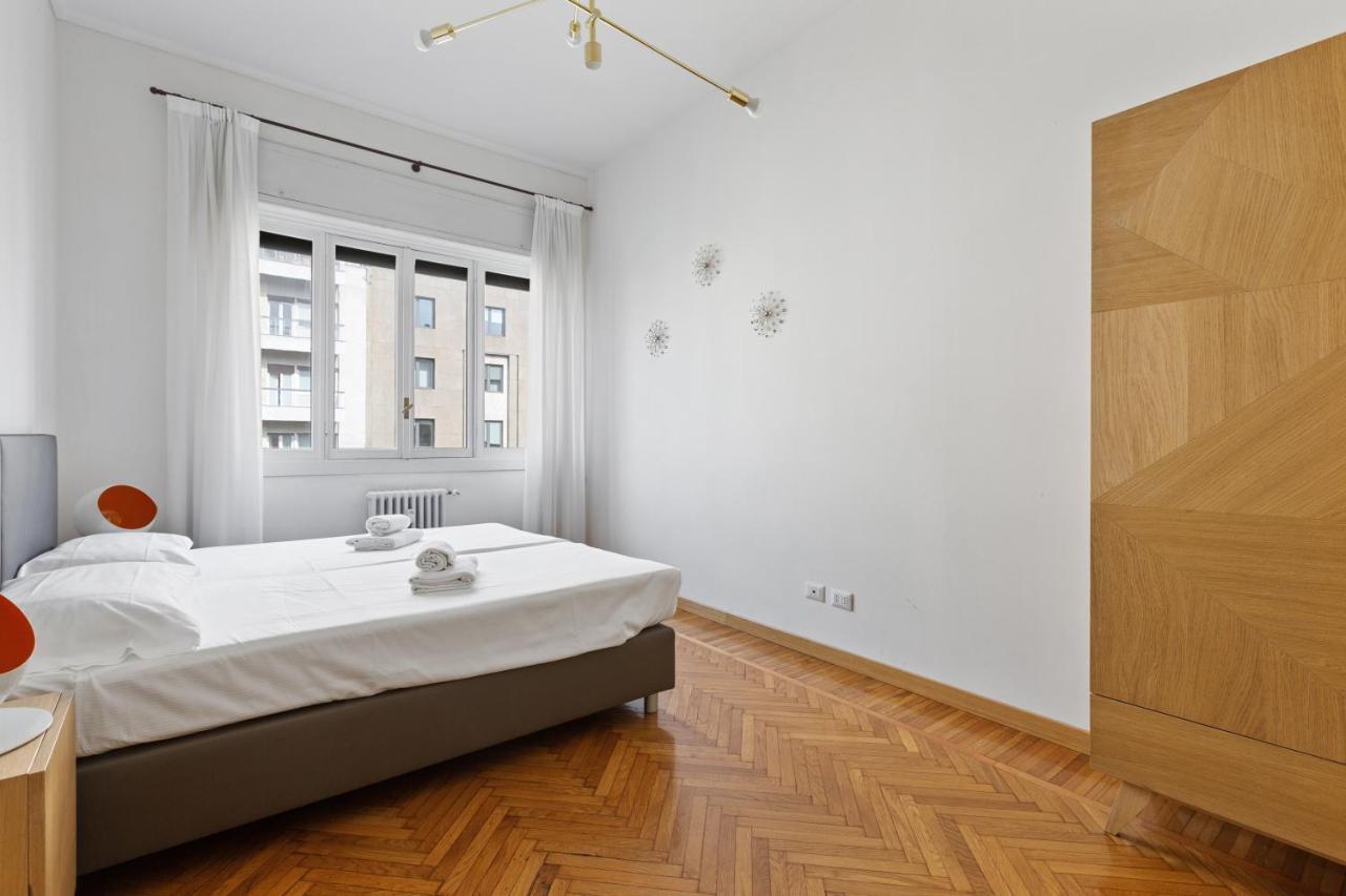 Roomy Apartment Duomo & San Babila Milan Luaran gambar