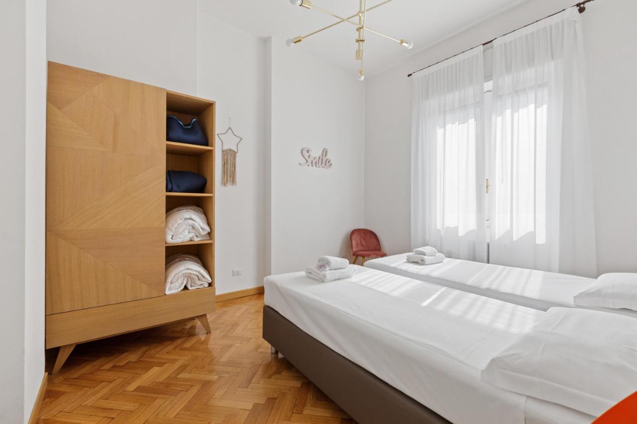 Roomy Apartment Duomo & San Babila Milan Luaran gambar